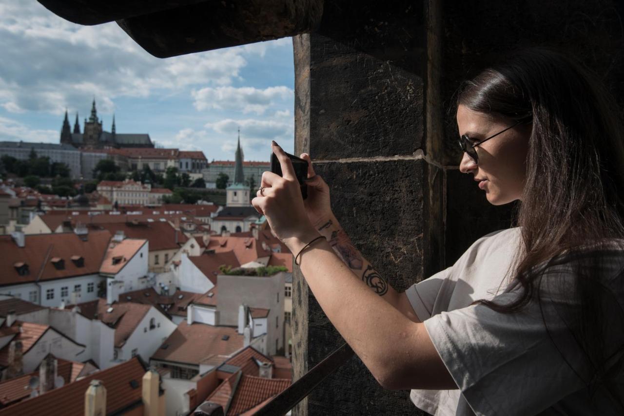 Charles Bridge & Hostal *