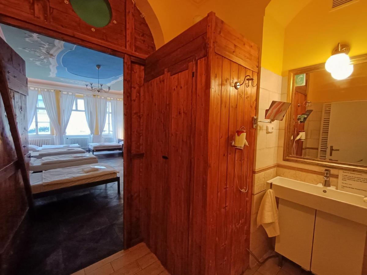 Hostal Charles Bridge & Praga