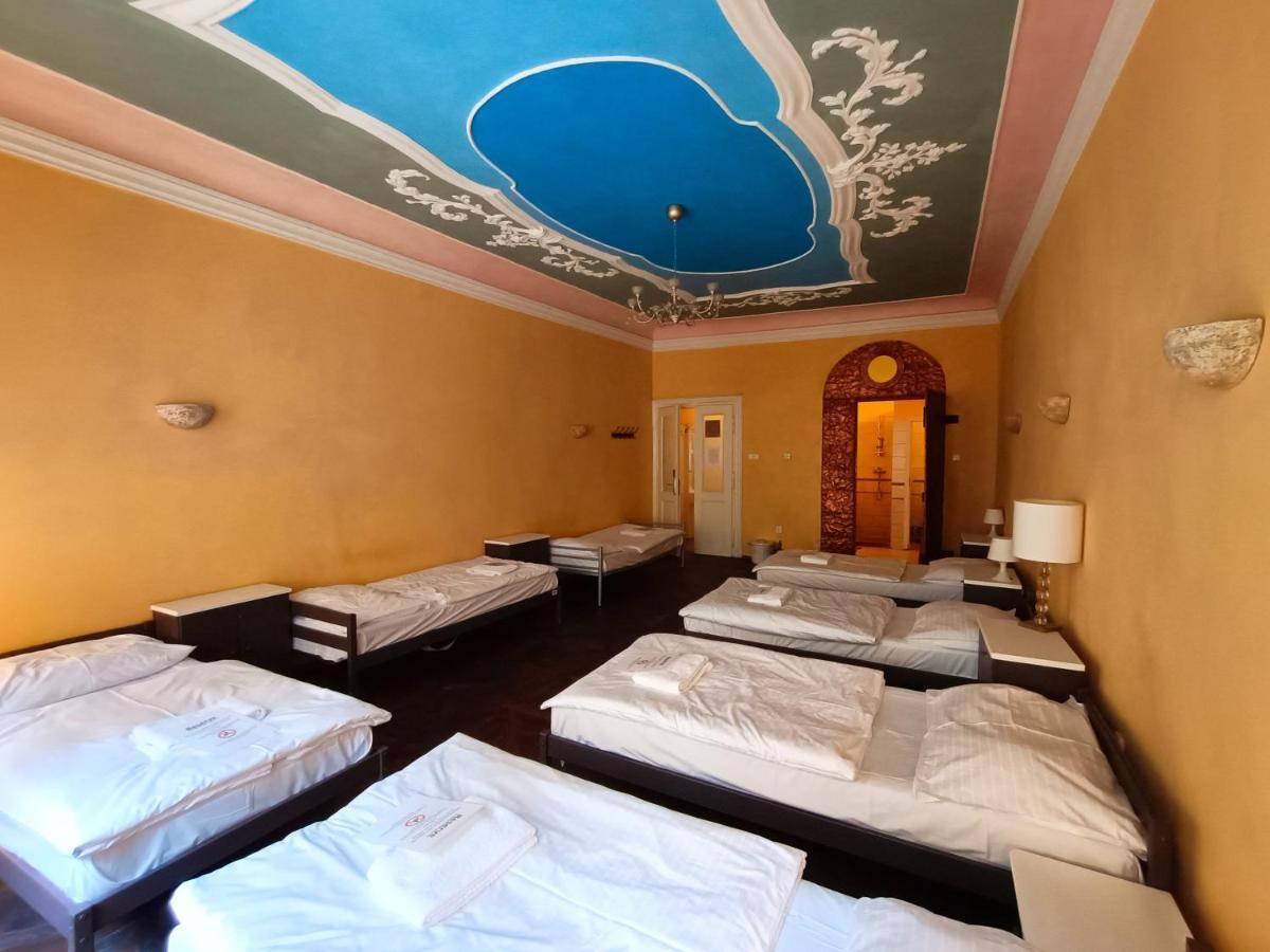 Hostal Charles Bridge &