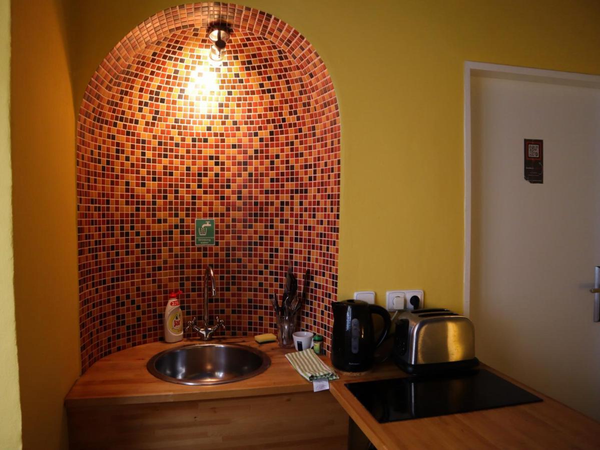 Charles Bridge & Hostal *