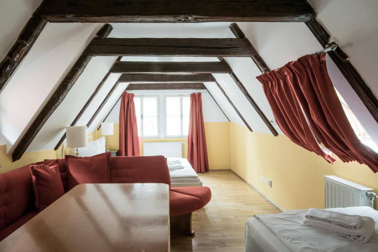 Charles Bridge & Albergue
