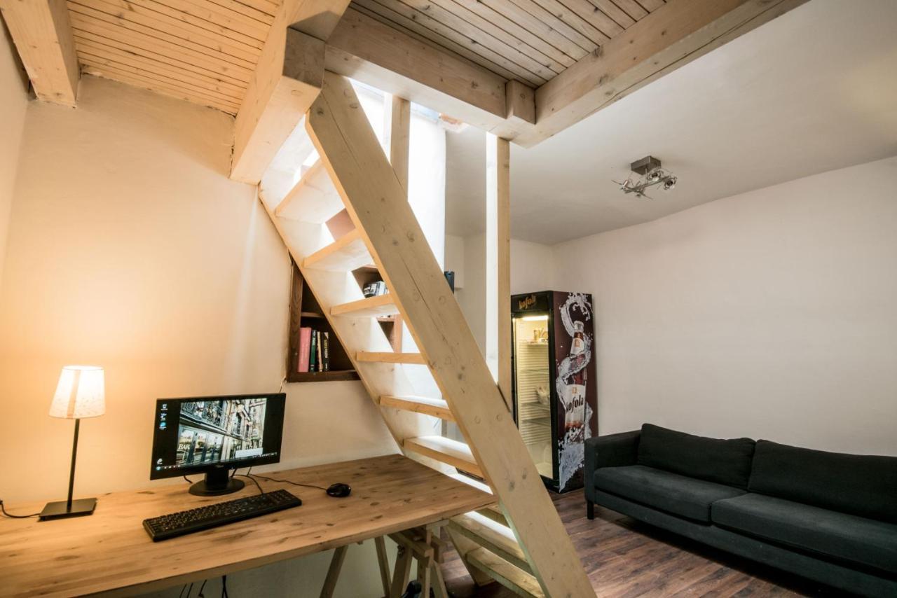 Albergue Charles Bridge & *